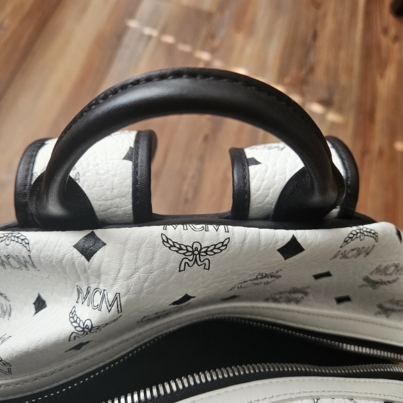Classic White MCM Backpack - Picture 8 of 12